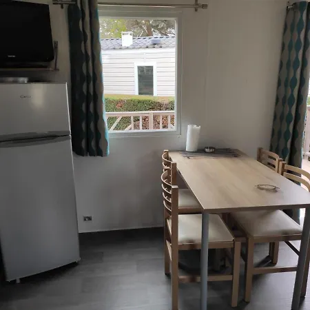 Le 384 Mobilhome Clim Velos Tv Lavlinge Plancha Transats キャンプ場 *